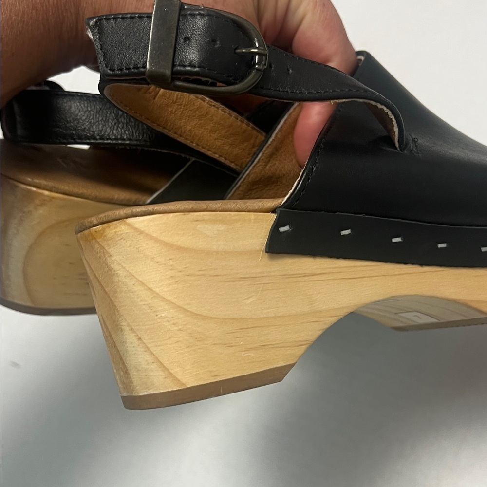 Elegant Black Leather Women's Mules - Picture 3 of 5